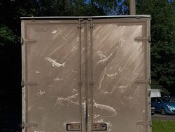 Kreatif! Karya Seni Iseng dari Truk Kotor