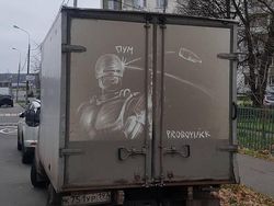 Kreatif! Karya Seni Iseng dari Truk Kotor