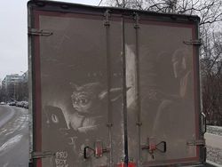 Kreatif! Karya Seni Iseng dari Truk Kotor