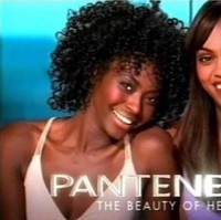 Tak lama kemudian mereka menikah. Keisha yang berprofesi sebagai model dan pernah bekerja untuk  LOreal, Maybelline, Revlon, Cover Girl, hingga Pantene pun memutuskan untuk tetap bekerja. Foto: Instagram @keishaomilana