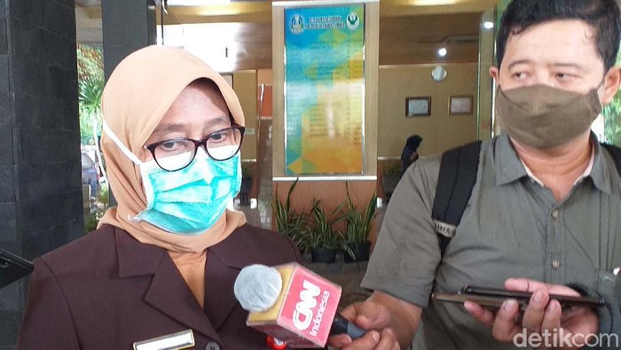 Kepala Dinas Kesehatan (Kadinkes) Jawa Timur dr Herlin Ferliana positif COVID-19