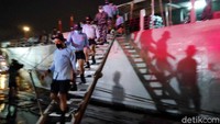 Hingga saat ini sudah ada 4 KRI yang telah bergerak ke lokasi. Panglima Komando Armada 1, Laksamana Muda Abdul Rasyid Kacong menyebutkan pihaknya malam ini akan tetap mengupayakan pencarian secara maskimal.