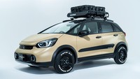 Honda juga akan memamerkan FIT e:HEV Crosstar Custom. Modifikasi Honda Jazz ini membuat tampilannya lebih gahar dengan gaya offroad. Foto: Pool (Carscoops)