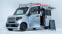 Honda N-Van ini berperan seperti sebuah food truck. Mobil ini dinamakan 3rs Place Van. Honda menjadikan N-Van sebagai kedai kopi. Foto: Pool (Carscoops)