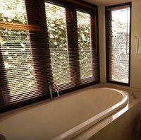 Lewat channel Youtubenya, Nikita dan suaminya Indra Priawan melakukan room tour villa mewah tersebut.  Foto: dok. Youtube