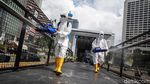 Penyemprotan Disinfektan di Halte Busway