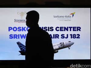 Keluarga Kru Sriwijaya Air SJ182 Berharap Keajaiban