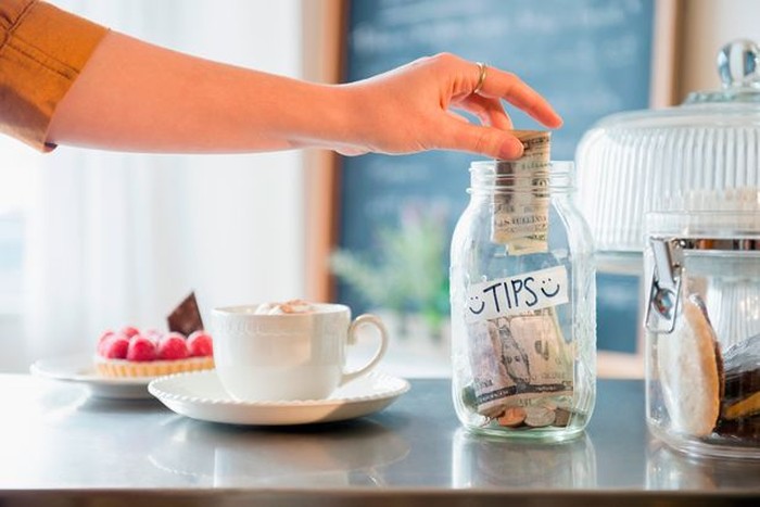 Pria Ini Ambil Lagi Tip Rp 70 Ribu yang Diberikan ke Pelayan karena Hal Ini