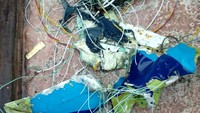 Wakil Ketua Dewan Kabupaten Seribu Jefri mengatakan petugas gabungan dibantu sejumlah warga menyisir lokasi pesawat yang hilang kontak di sekitar Pulau Laki.