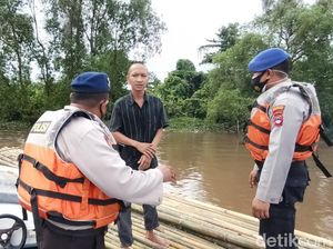 Polisi Gagalkan Pria Mau Berlayar dari Kalsel ke Yogya Naik Rakit Bambu