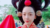 Terbaru, Shin Hye Sun terpilih menjadi peran utama dalam drama Mr. Queen. Di sana ia berperan seabgai ratu di era Joseon. Karakternya bukan anggun, melainkan kocak dan lucu. Foto: Instagram @shinhs831