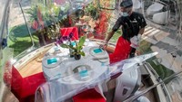 Masing-masing dari pod memiliki AC dan ventilasi di bagian atas untuk memastikan keamanan para tamu. Foto: Dok. Xinhua/Rouelle Umali