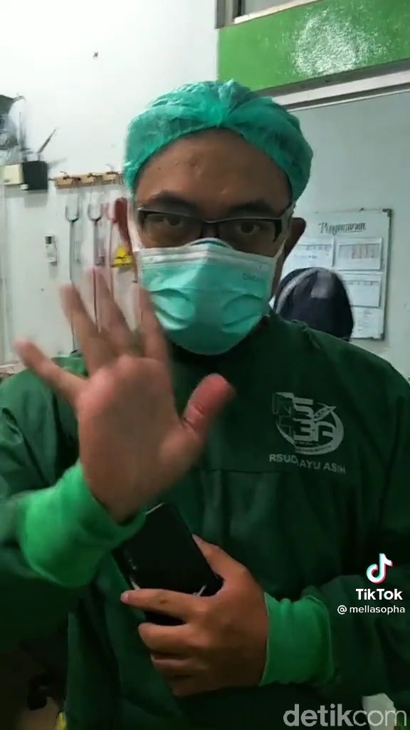 Video viral dokter di purwakarta tolak vaksin