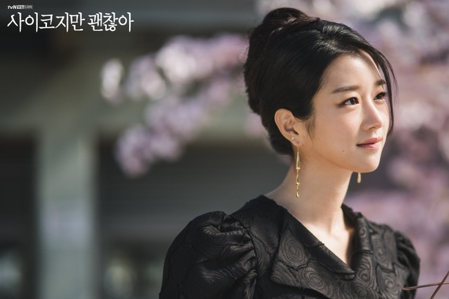 Aktris drama Korea terbaik 2020 berikutnya adalah Seo Ye Ji. Akting Seo Ye Ji sebagai Ko Moon Young dalam drakor It’s Okay Not to Be Okay sukses mencuri hati penonton. Setelah beradu akting dengan Kim Soo Hyun, ia memenangkan sejumlah penghargaan. Seperti Actress of The Year dari Brand of The Year Awards ke-18 dan Best Artist Award dari Asia Artist Awards ke-5. Foto: dok. tvN