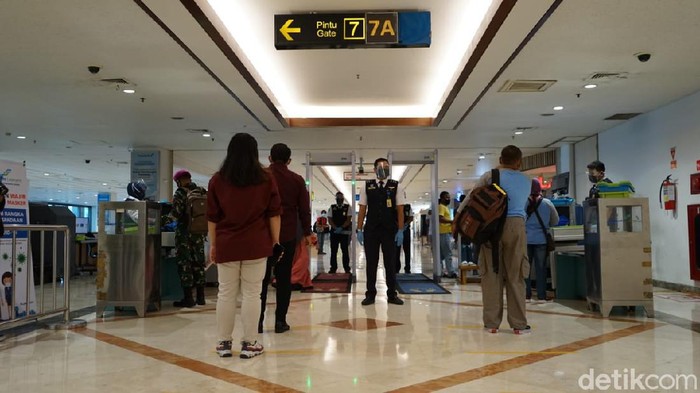 Bandara Juanda menutup kinerja operasional 2020 dengan catatan statistik pergerakan lalu lintas mencapai 6.801.099 penumpang, 69.248 pergerakan  pesawat dan 65.310.883 kg kargo. Capaian kinerja operasional tersebut masih didominasi penerbangan domestik, karena penerbangan internasional masih terbatas.