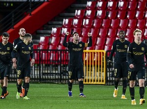 Barcelona Mau Juara LaLiga dan Liga Champions, tapi Juga Realistis