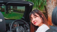 Disebut mirip Lisa BLACKPINK, Bella Kuku tak keberatan. Foto: Instagram