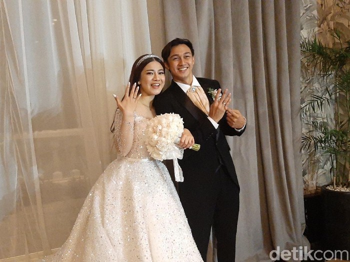 Caesar Hito dan Felicya Angelista menikah