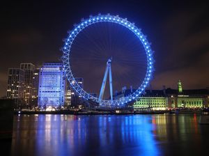 Dukung Tenaga Kesehatan, Landmark di London Menyala Biru