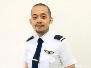 Ibunda Fadly Satrianto, Kru Sriwijaya Air SJ182 Meminta Doa Anaknya Ditemukan