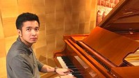 Dalam Instagram miliknya, Faisal Rahman juga pandai memainkan beberapa alat musik. Foto: Instagram