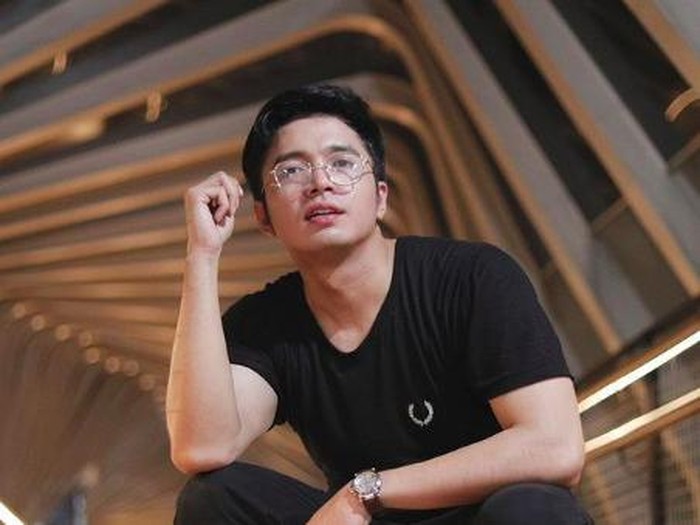 Faisal Rahman YouTuber yang naik Sriwijaya.