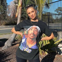 Kamu mungkin bertanya-tanya apa yang aku lakukan. Tapi kubis beku dapat menenangkan dan mengeluarkan racun dari payudaraku. Merasa sangat lebih baik setelah melakukan ini, tulis Isabelle di Instagramnya. Foto: dok. Instagram