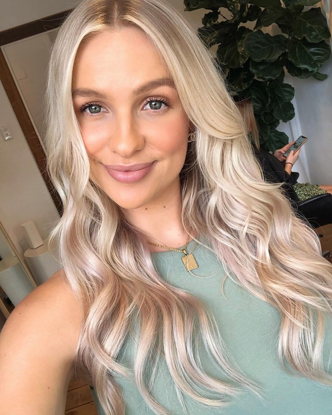 Kehamilannya pun jadi kontroversi karena banyak orang yang mempertanyakan ayah dari bayi tersebut. Lantaran, Isabelle tidak pernah menunjukkan siapa pasangannya.  Foto: dok. Instagram