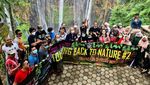 Begini Kala Komunitas Mobil Touring dan Gelar Baksos