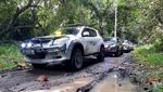 Begini Kala Komunitas Mobil Touring dan Gelar Baksos
