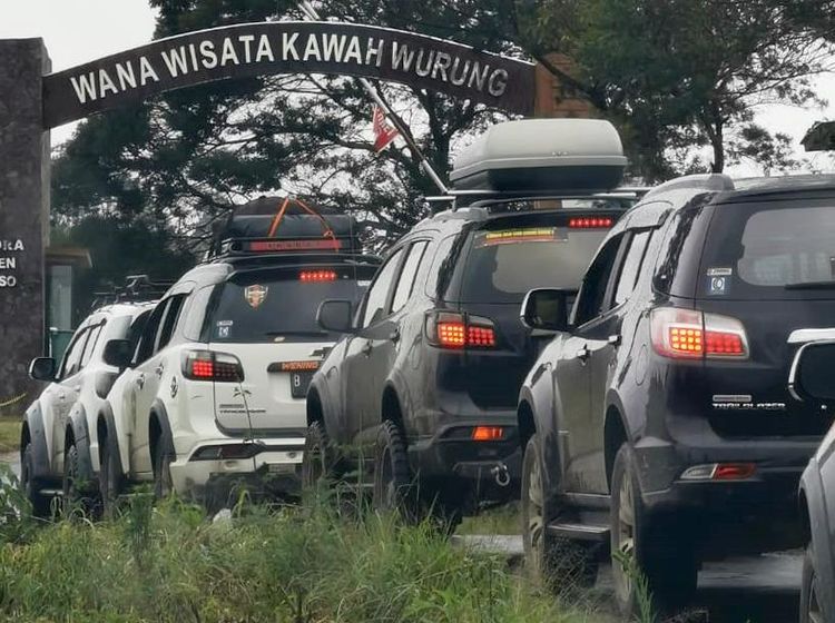 Begini Kala Komunitas Mobil Touring dan Gelar Baksos