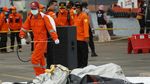 Kantong Jenazah Berisi Potongan Tubuh Korban Pesawat Sriwijaya Air Didisinfektan
