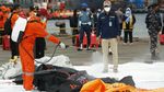 Kantong Jenazah Berisi Potongan Tubuh Korban Pesawat Sriwijaya Air Didisinfektan