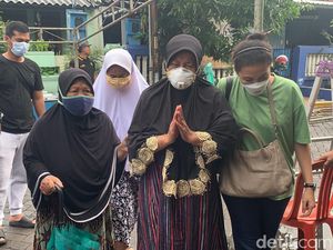 Isak Tangis Ibu Kru Sriwijaya Air SJ182 Fadly Satrianto Usai Tes DNA