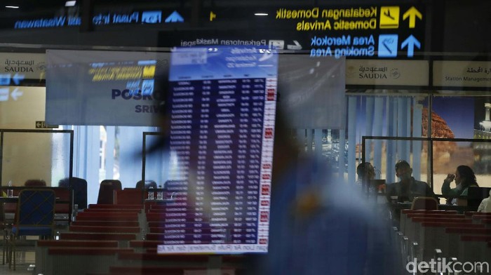 Pihak Angkasa Pura II membentuk crisis center di Bandara Soekarno Hatta terkait insiden jatuhnya pesawat Sriwijaya Air SJ182. Crisis center banyak didatangi keluarag korban.