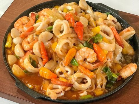 Kwetiau Seafood Hotplate