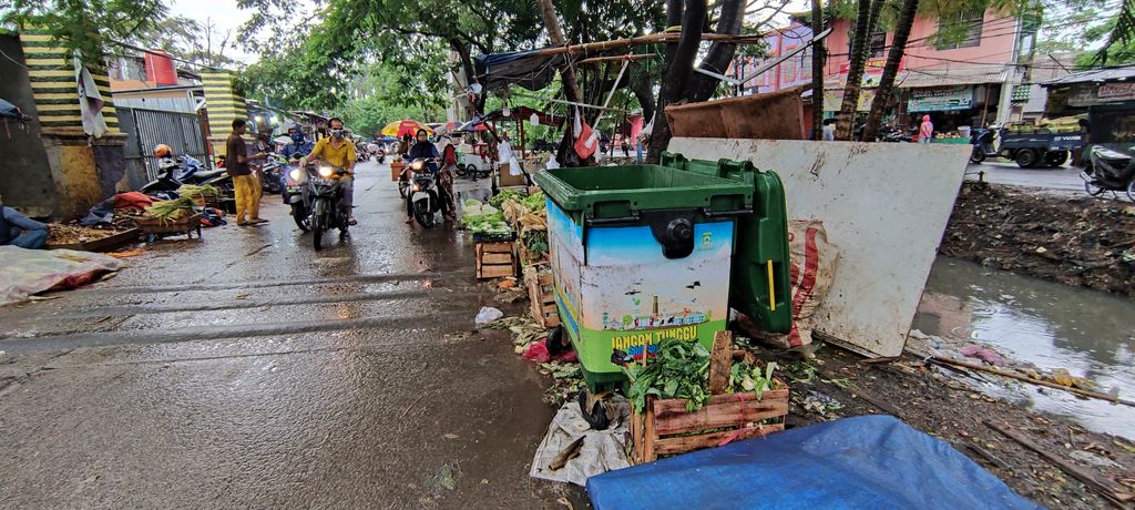 Pemkot Tangerang Sediakan 6 Tempat Sampah di Pasar Sipon