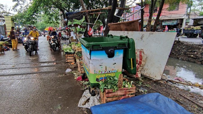 Pemkot Tangerang Sediakan 6 Tempat Sampah di Pasar Sipon