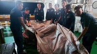 Saat kejadian, Kemenhub melaporkan target pesawat Sriwijaya Air tidak bergerak ke arah 0,75 derajat, melainkan ke arah Barat Laut. Saat ini ATC diminta untuk melaporkan arah pesawat. Namun tidak lama kemudian dalam hitungan detik, pesawat SJ 182 hilang dari radar. Tak hanya itu, Situs FlightRadar24 menyebut pesawat juga kehilangan ketinggian 10 ribu kaki dalam 1 menit setelah empat menit terbang. ANTARA FOTO/Humas Ditjen Perhubungan Laut