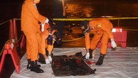 Pesawat Sriwijaya Air SJ182 jatuh di perairan Kepulauan Seribu, Jakarta Utara. Pesawat yang lepas landas dari Bandara Soekarno-Hatta sempat hilang kontak di sekitar perairan Kepulauan Seribu, Tanjung Pasir Pulau Lancang, Jakarta Utara. Peswat tersebut bernomor penerbangan SJY182, dan nomor registrasi PK-CLC. ANTARA FOTO/Akbar Nugroho Gumay