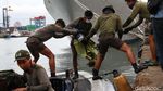 Proses Pemindahan Serpihan Sriwijaya Air SJ182 ke Daratan