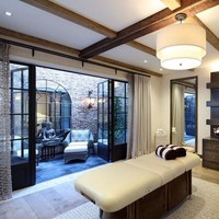 Seperti dilansir Realtor, rumah dilengkapi dengan ruangan khusus wine, gym, rumah tamu dan dua dapur. Menariknya lagi, rumah ini juga memiliki ruangan spa yang dilengkapi dengan meja pijat, sauna dan area meditasi. Foto: Realtor/ Kure Creative for Gibson Sotheby’s International Realty