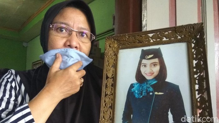 Seorang pramugari asal di Bandung Barat menjadi koran Sriwajaya Air