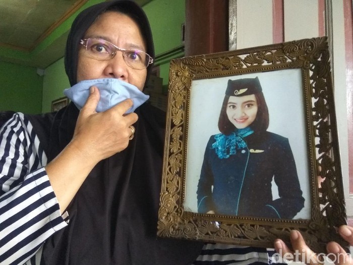 Seorang pramugari asal di Bandung Barat menjadi koran Sriwajaya Air