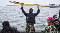 Serpihan ini kemudian dibawa ke JICT, Jakarta Utara untuk diteliti oleh tim DVI.