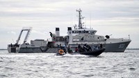 Serpihan-serpihan ini dibawa dengan KRI Kurau.