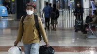 Masyarakat mengaku tragedi jatuhnya pesawat tersebut tak membuat mereka gentar menggunakan transportasi udara.
