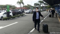 Sejumlah penumpang terlihat tiba di Bandara Soekarno-Hatta.