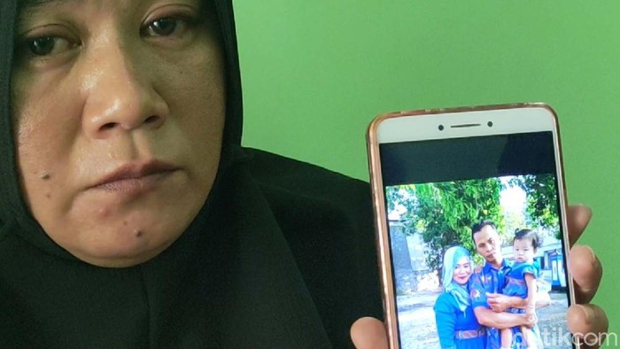 Dua orang kakak beradik asal Sragen, Jawa Tengah, turut menjadi penumpang pesawat Sriwijaya Air SJ182. Mereka adalah Suyanto (40) dan adiknya Riyanto (32).