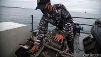 Menurut keterangan petugas turbin tersebut ditemukan pada jam 17.00 WIB.